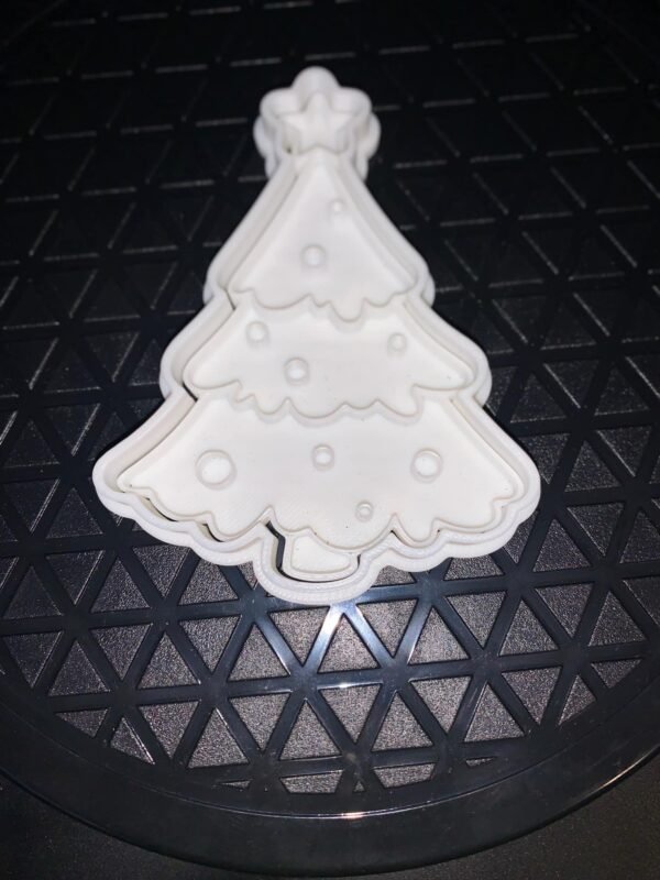 Create Festive Treats with Our Christmas Tree Cookie Cutter Set - Image 2